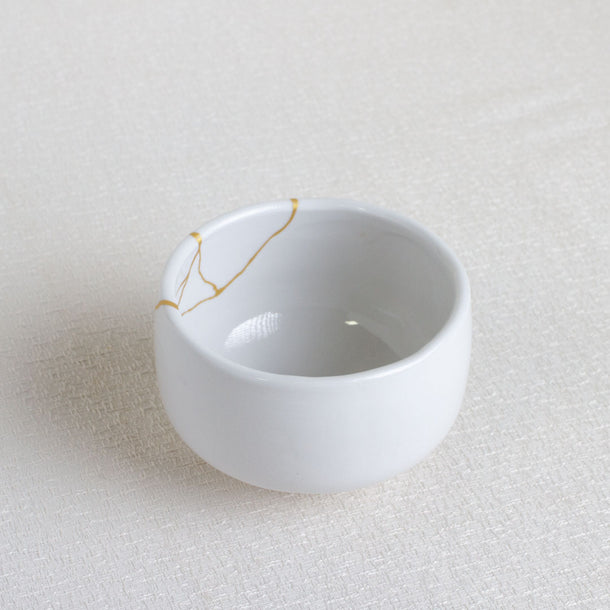Kintsugi white matcha tea bowl made in Japan
