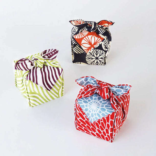 48 Isa Monyo Chrysanthemum Red/Blue Reversible Furoshiki - Purematcha Australia