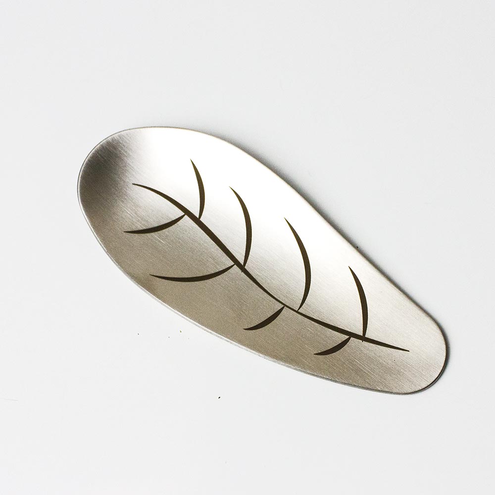 Cha-Saji Tea Scoop With Tea Leaf Motif (Stainless Steel) - Purematcha Australia