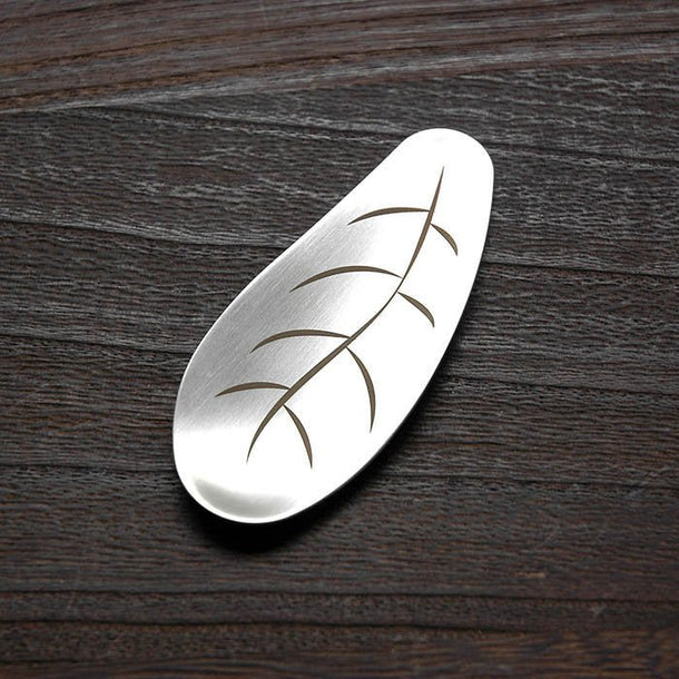 Cha-Saji Tea Scoop With Tea Leaf Motif (Stainless Steel) - Purematcha Australia